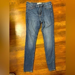 Hollister high rise super skinny size 9R 29W 30L